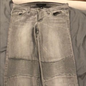 Flying monkey gray wash motto skinny jeans